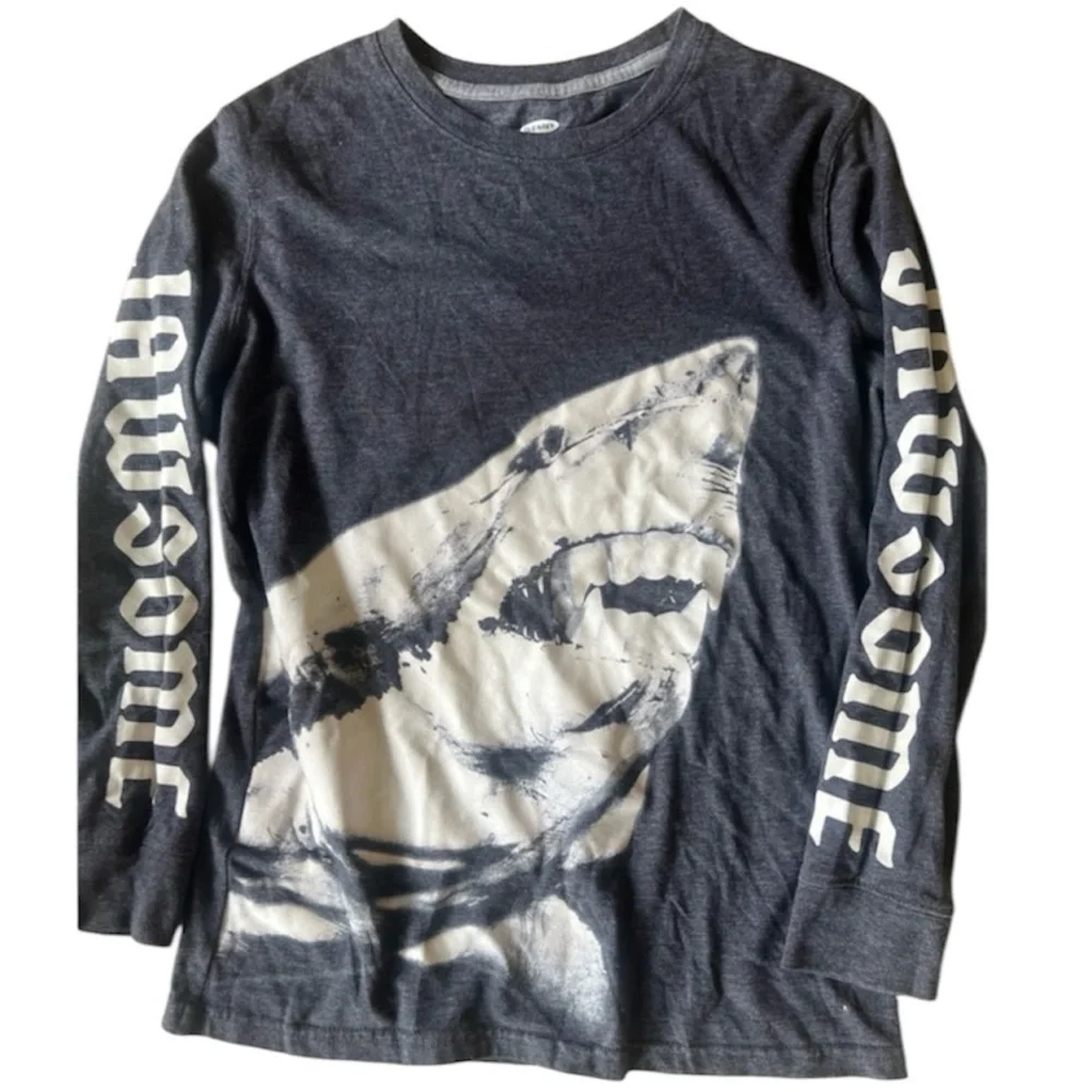 Old Navy boys Jaws long sleeve tea crewneck very good condition XL 14-16